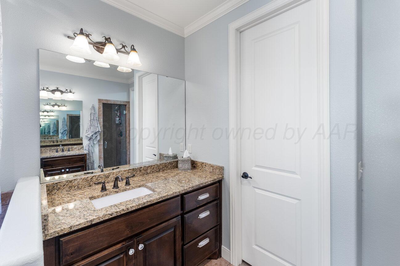 7410 Rochester Drive Amarillo, TX 79118 - Photo 27 of 60 Primary Bath