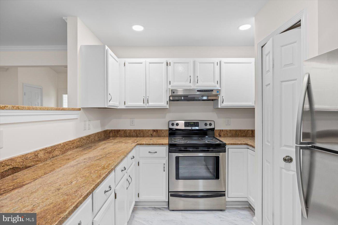 5705 Cascade Drive Fredericksburg, VA 22407 - Photo 12 of 32 a kitchen with a sink stove and refrigerator