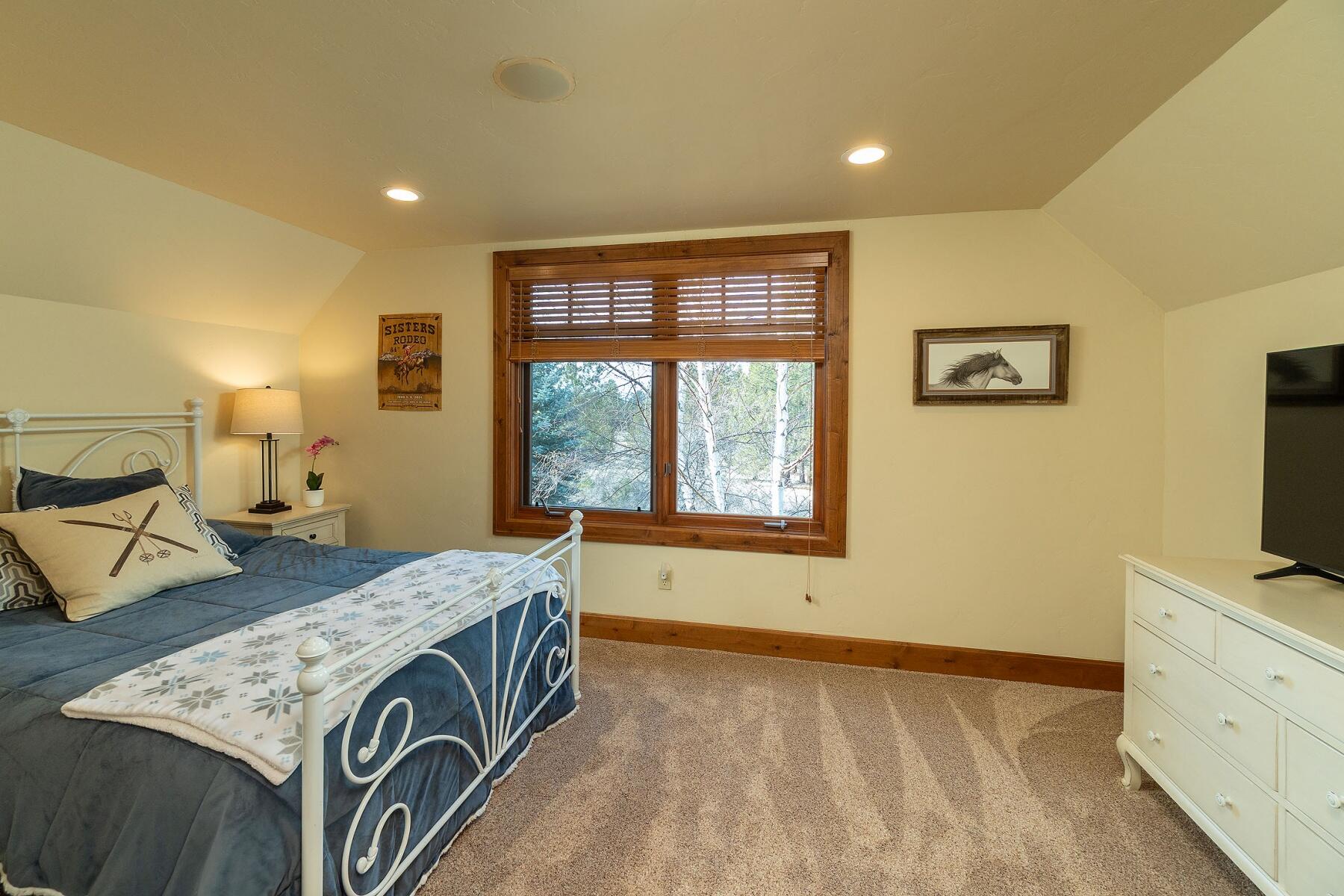 20112 Star Fire Ridge Court Bend, OR 97702 - Photo 28 of 72