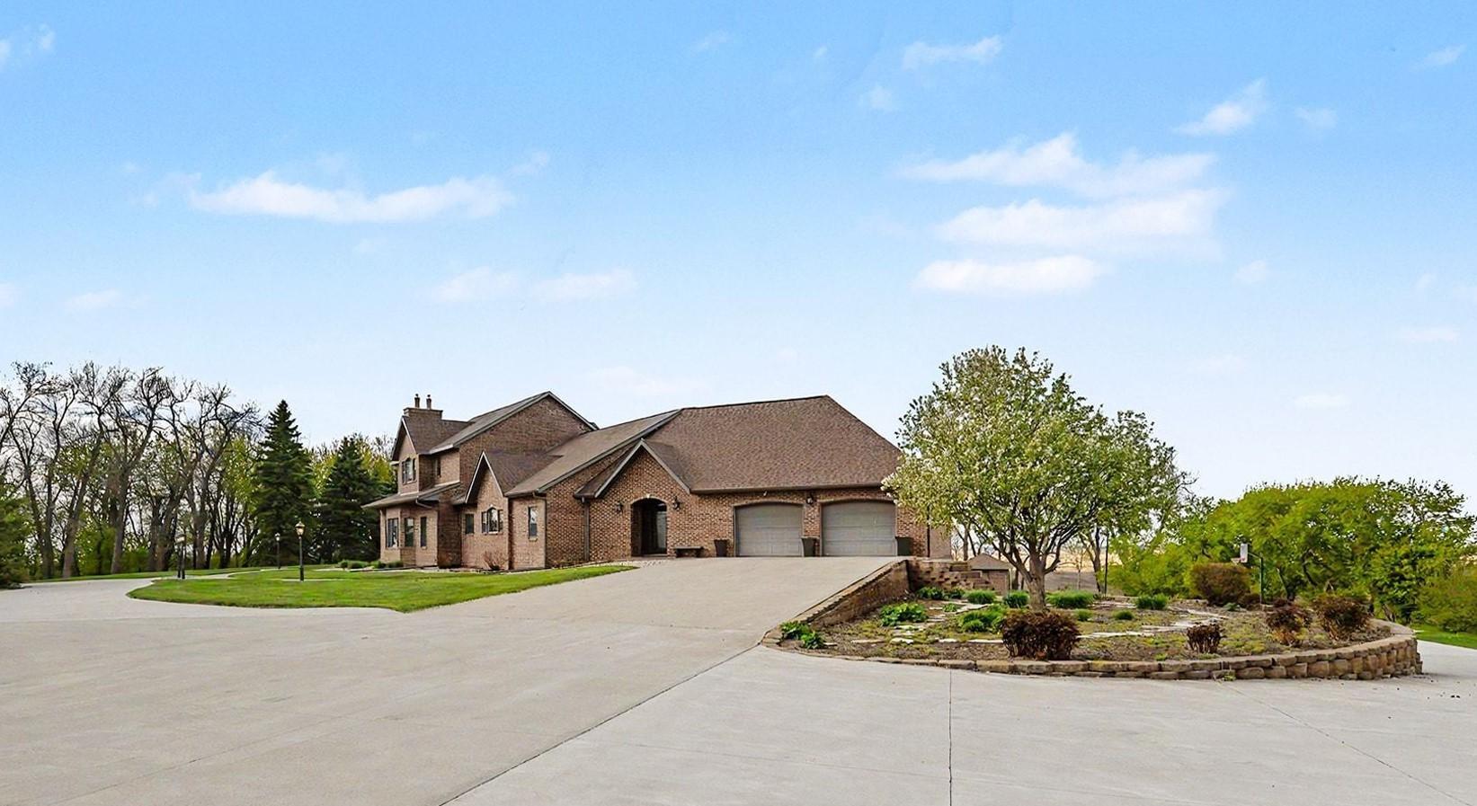 1358 Highway 75 Pipestone, MN 56164 - Photo 4 of 98