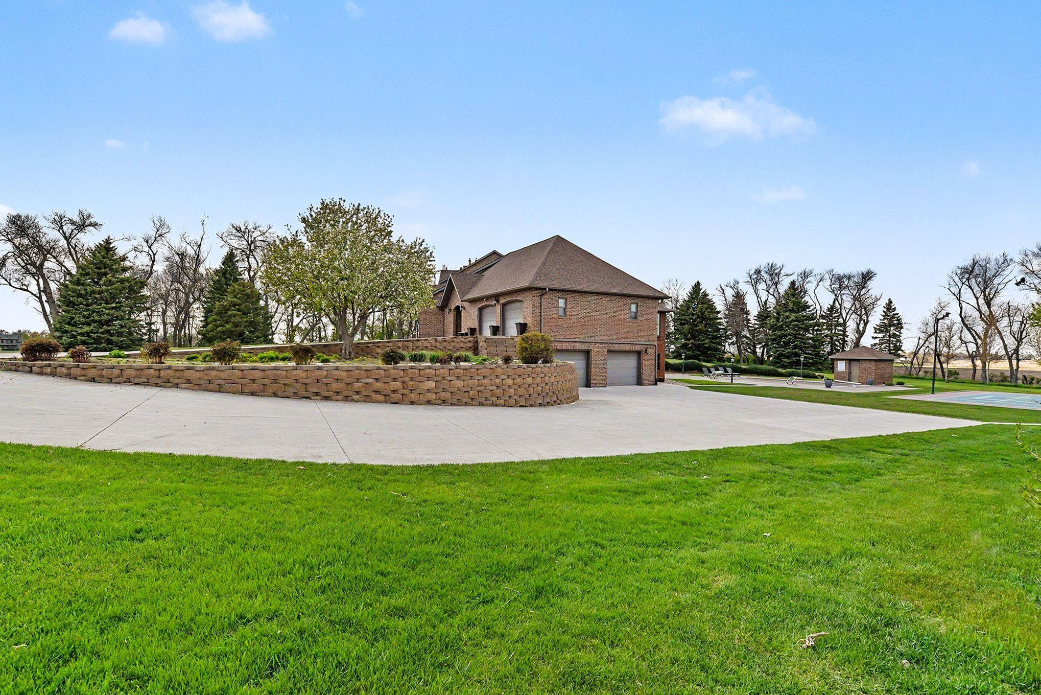 1358 Highway 75 Pipestone, MN 56164 - Photo 5 of 98