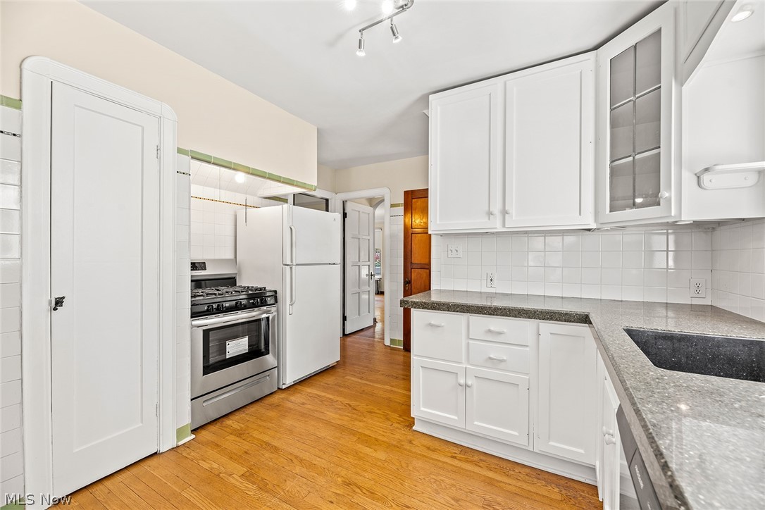 1254 Castleton Road Cleveland Heights, OH 44121 - Photo 9 of 32