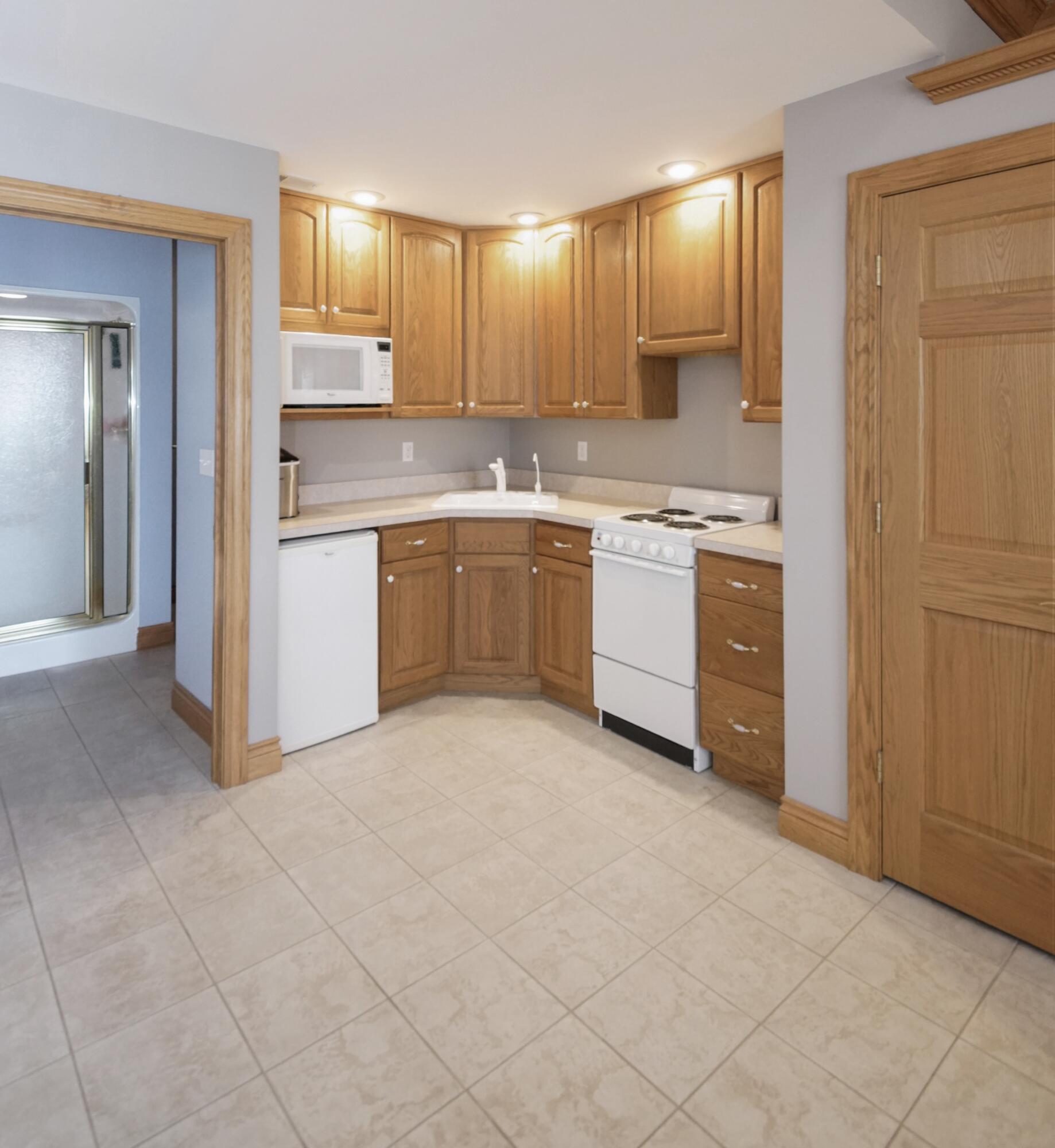 5310 Watson Road Eau Claire, MI 49111 - Photo 31 of 76 Kitchette