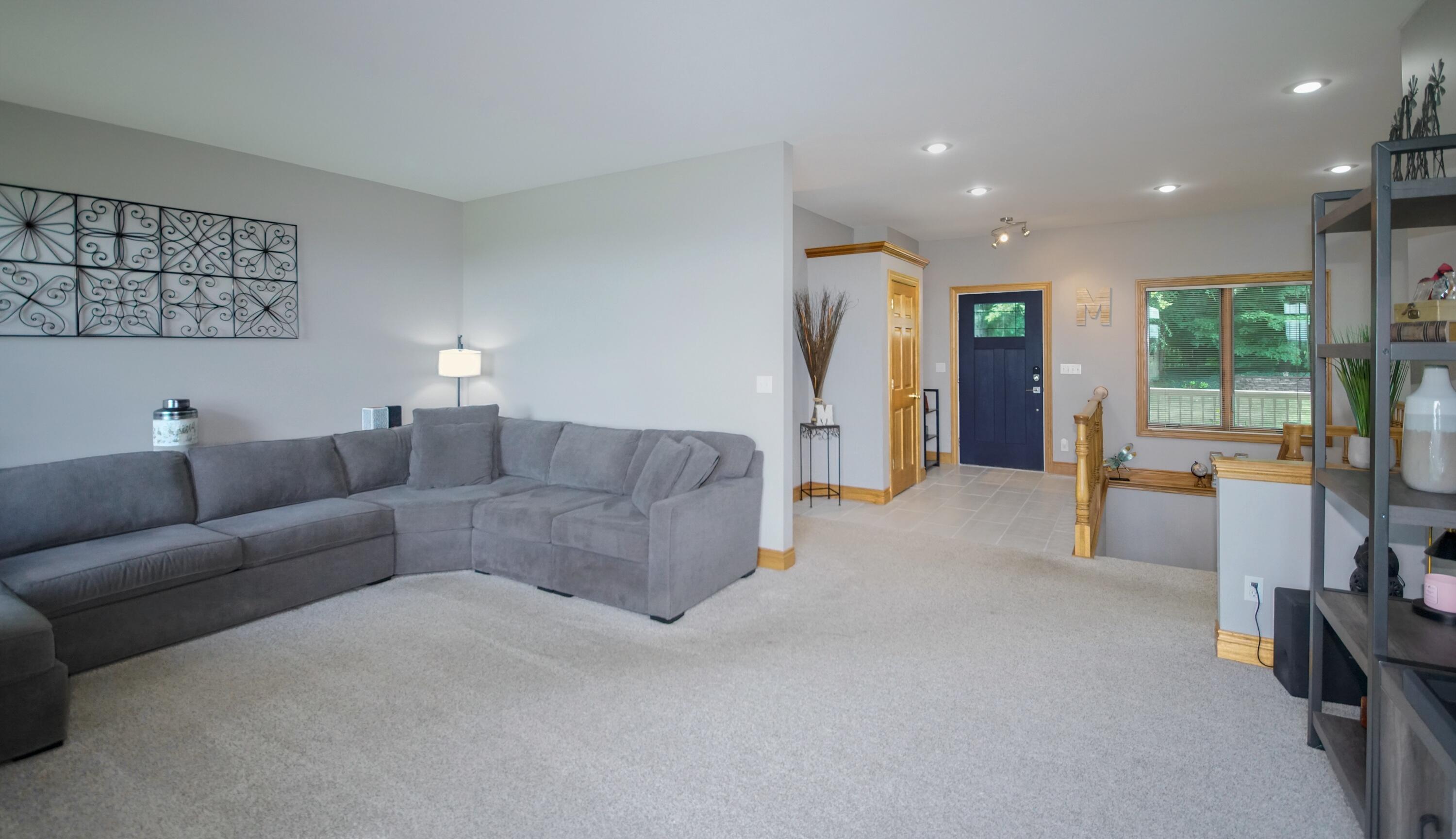 5310 Watson Road Eau Claire, MI 49111 - Photo 5 of 76 Livingroom