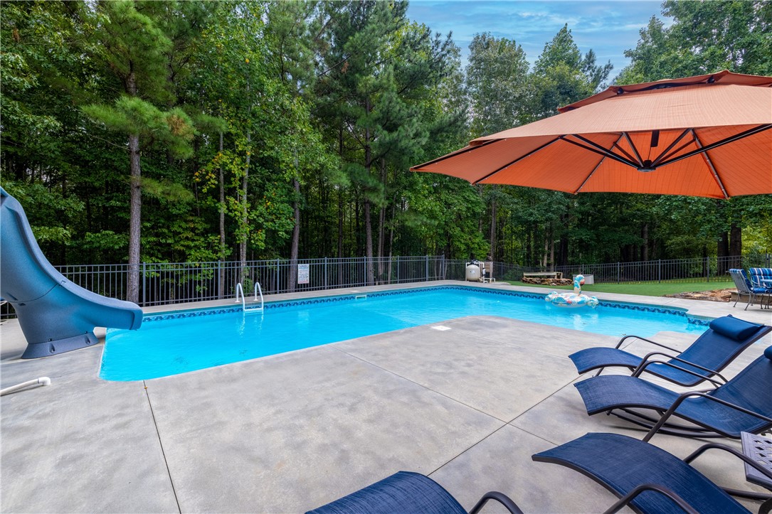 402 Home Stretch Drive Seneca, SC 29672 - Photo 4 of 38