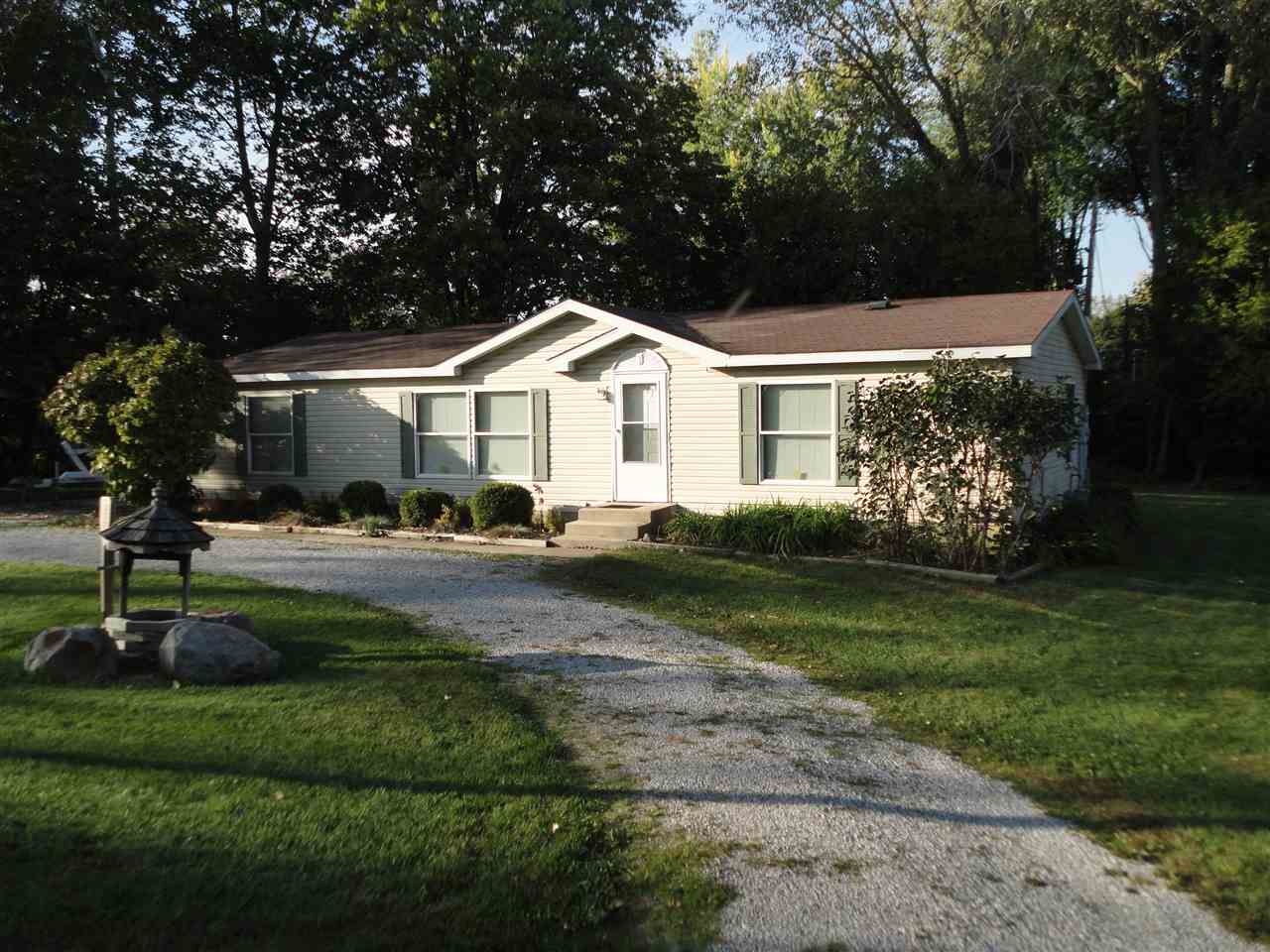 8272 East Hatchery Road Syracuse, IN 46567 - Photo 1 of 24 Gallery Image 1