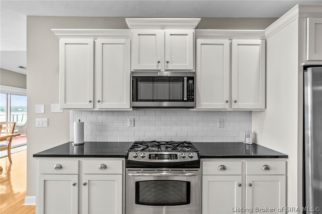 4702 Upper River Road Jeffersonville, IN 47130 - Photo 26 of 69 Kitchen