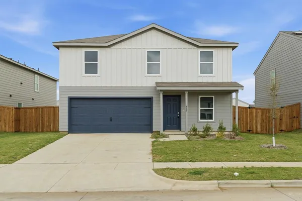 $2,395 | 805 Bluffview Drive, Cleburne, TX 76031