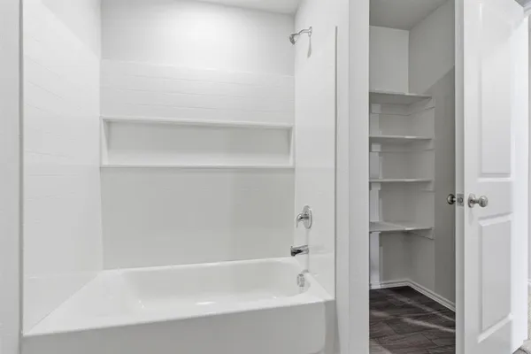 $2,395 | 805 Bluffview Drive, Cleburne, TX 76031