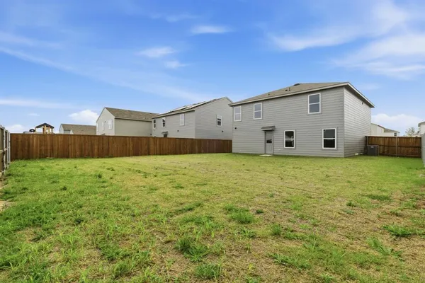 $2,395 | 805 Bluffview Drive, Cleburne, TX 76031