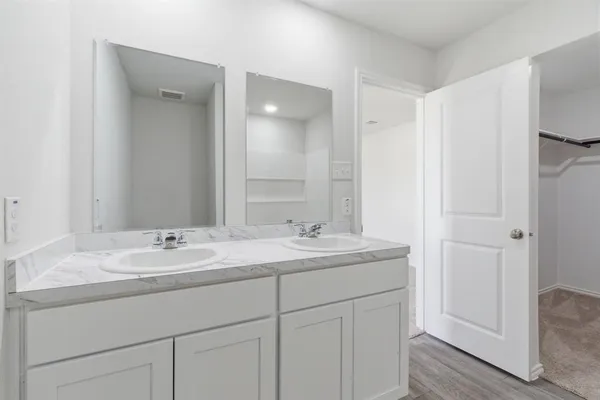 $2,395 | 805 Bluffview Drive, Cleburne, TX 76031