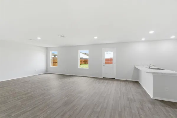 $2,395 | 805 Bluffview Drive, Cleburne, TX 76031