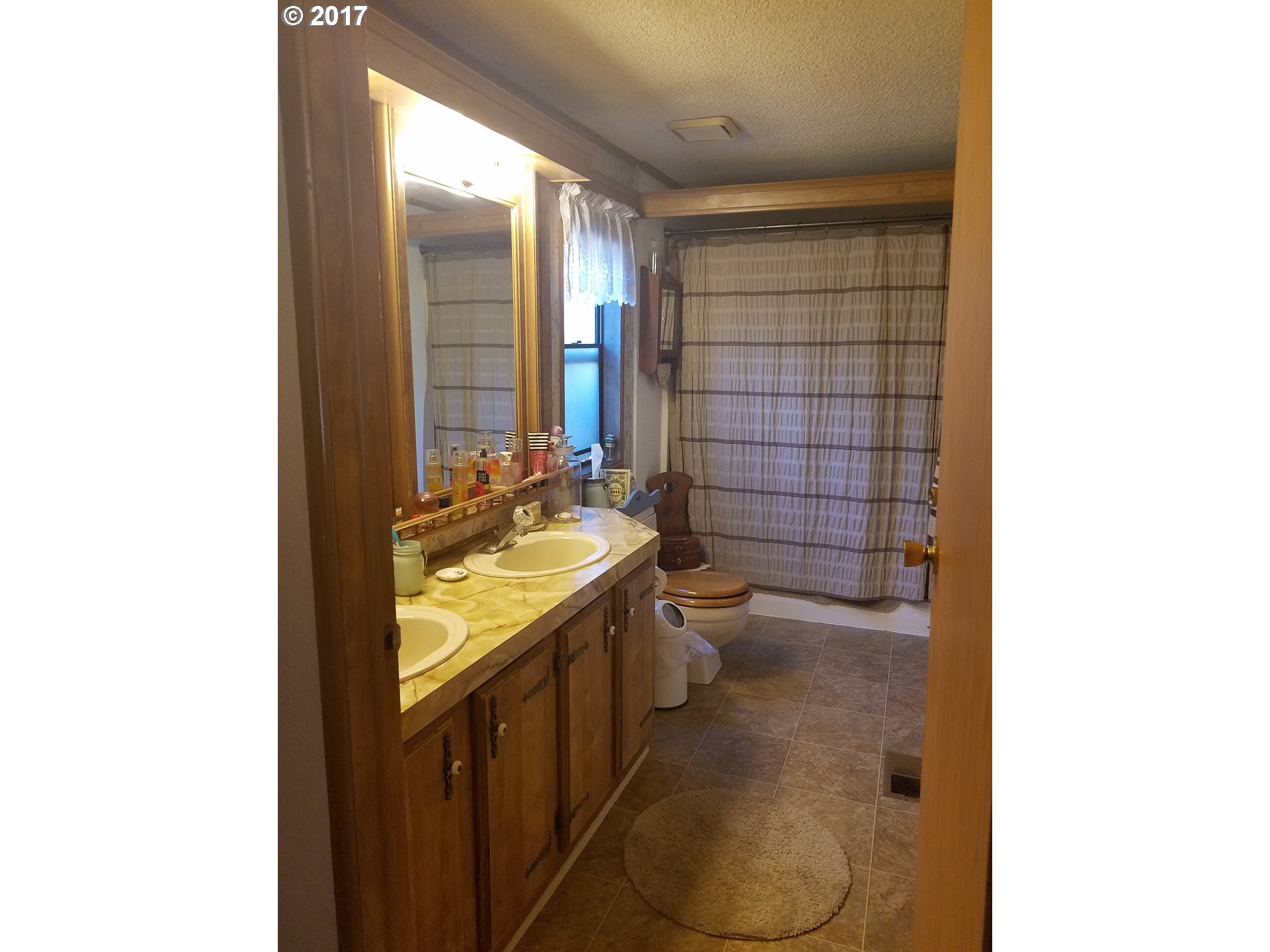 6681 East Loop Road Stevenson, WA 98648 - Photo 28 of 29 Bathroom, Attached