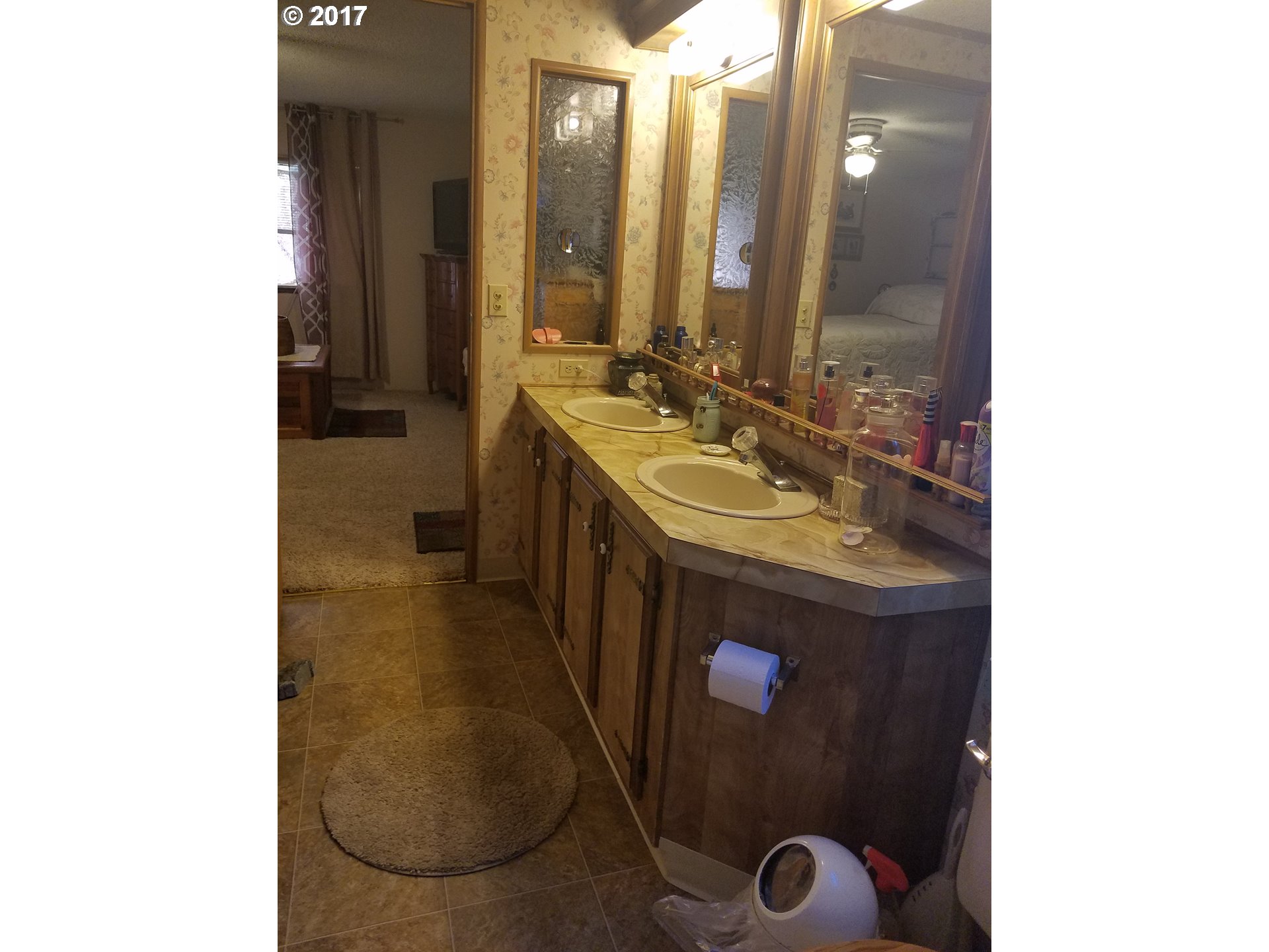 6681 East Loop Road Stevenson, WA 98648 - Photo 29 of 29 Bathroom, Attached