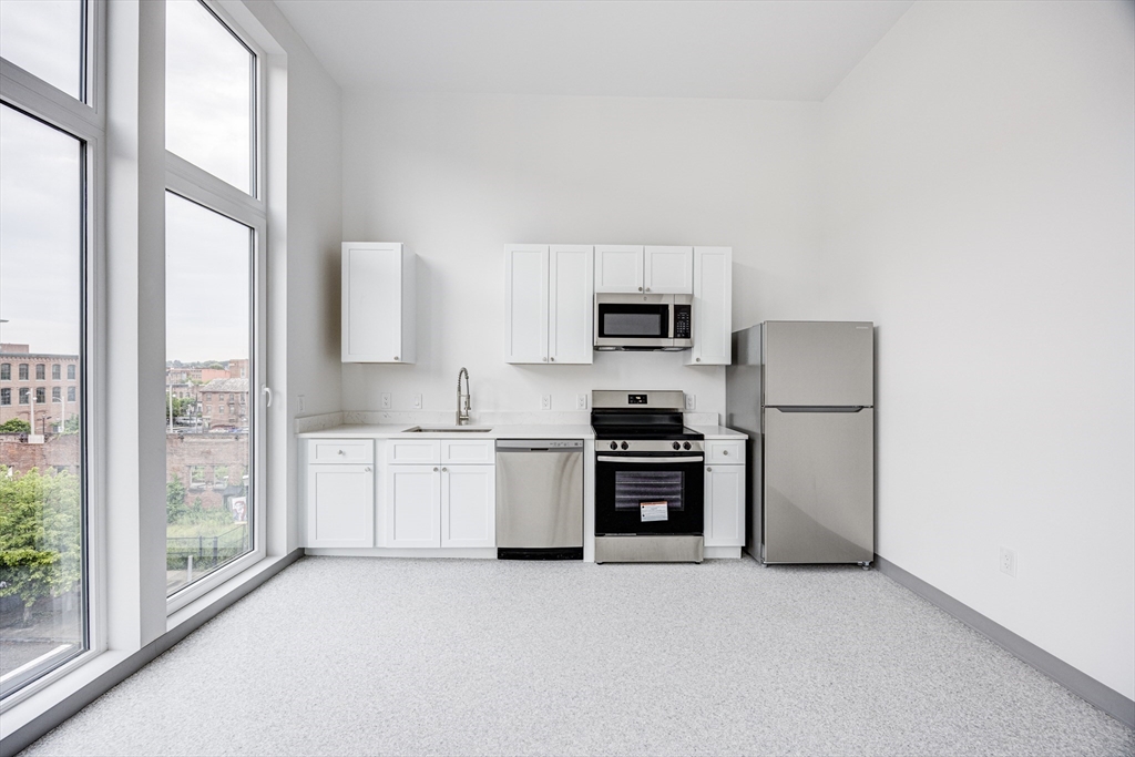 80 Middlesex Street, Unit 304 Lowell, MA 01852 - Photo 2 of 22