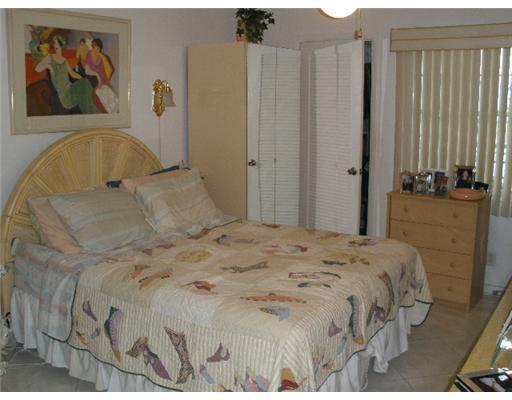 3012 Hythe A Boca Raton, FL 33434 - Photo 2 of 13 20130315085142099406000000-o