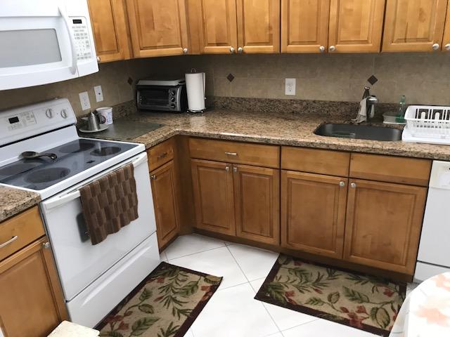 3012 Hythe A Boca Raton, FL 33434 - Photo 7 of 13 IMG_1087