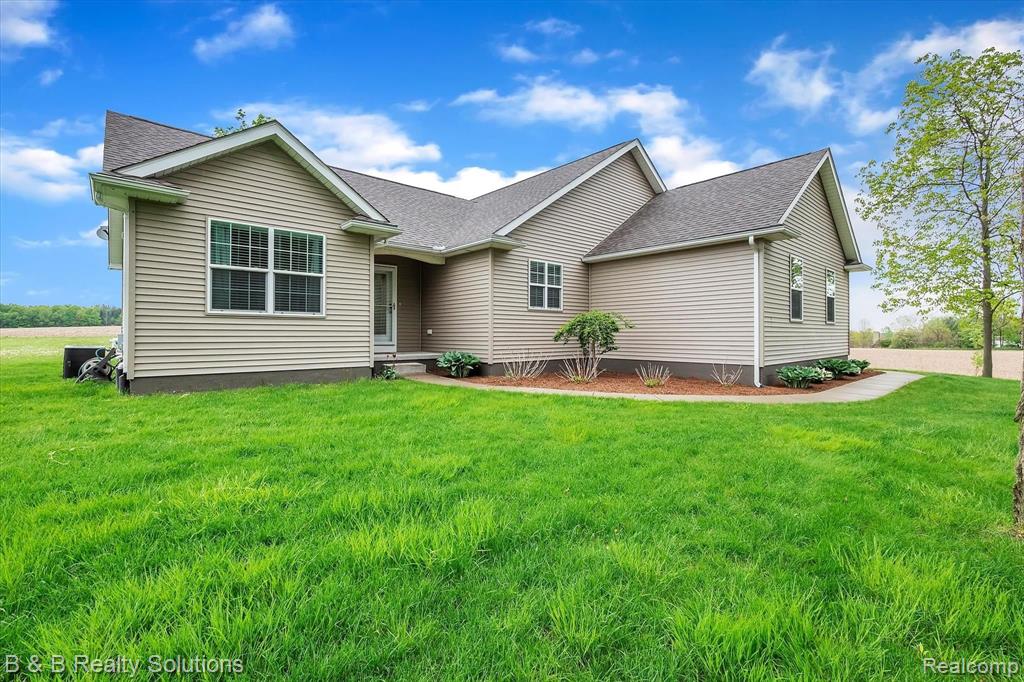 6875 General Squier Road Almont, MI 48003 - Photo 1 of 61