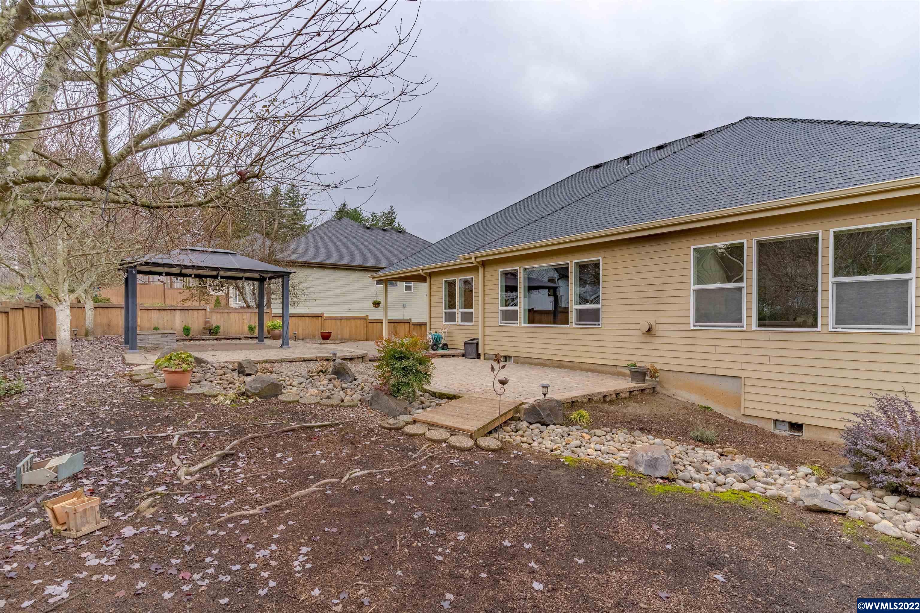 965 Pinetop Street Sweet Home, OR 97386 - Photo 2 of 27