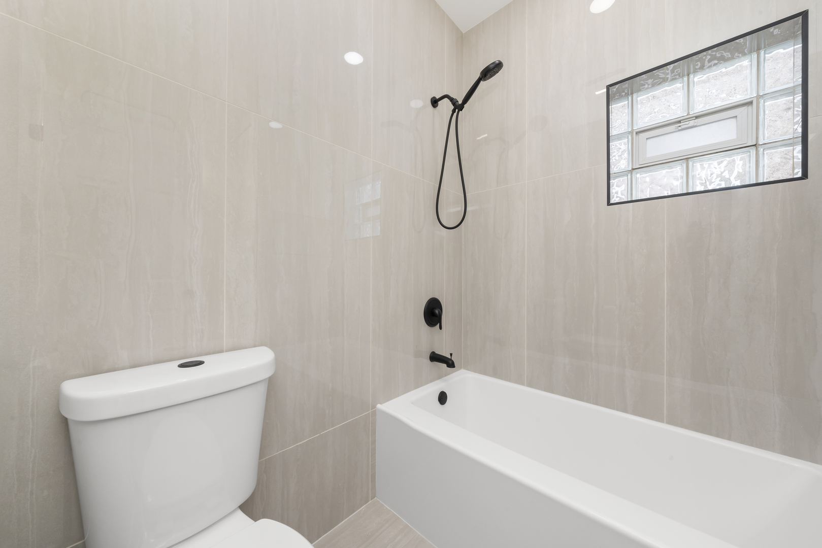 3107 West Flournoy Street Chicago, IL 60612 - Photo 13 of 39 a bathroom with a toilet and a bathtub