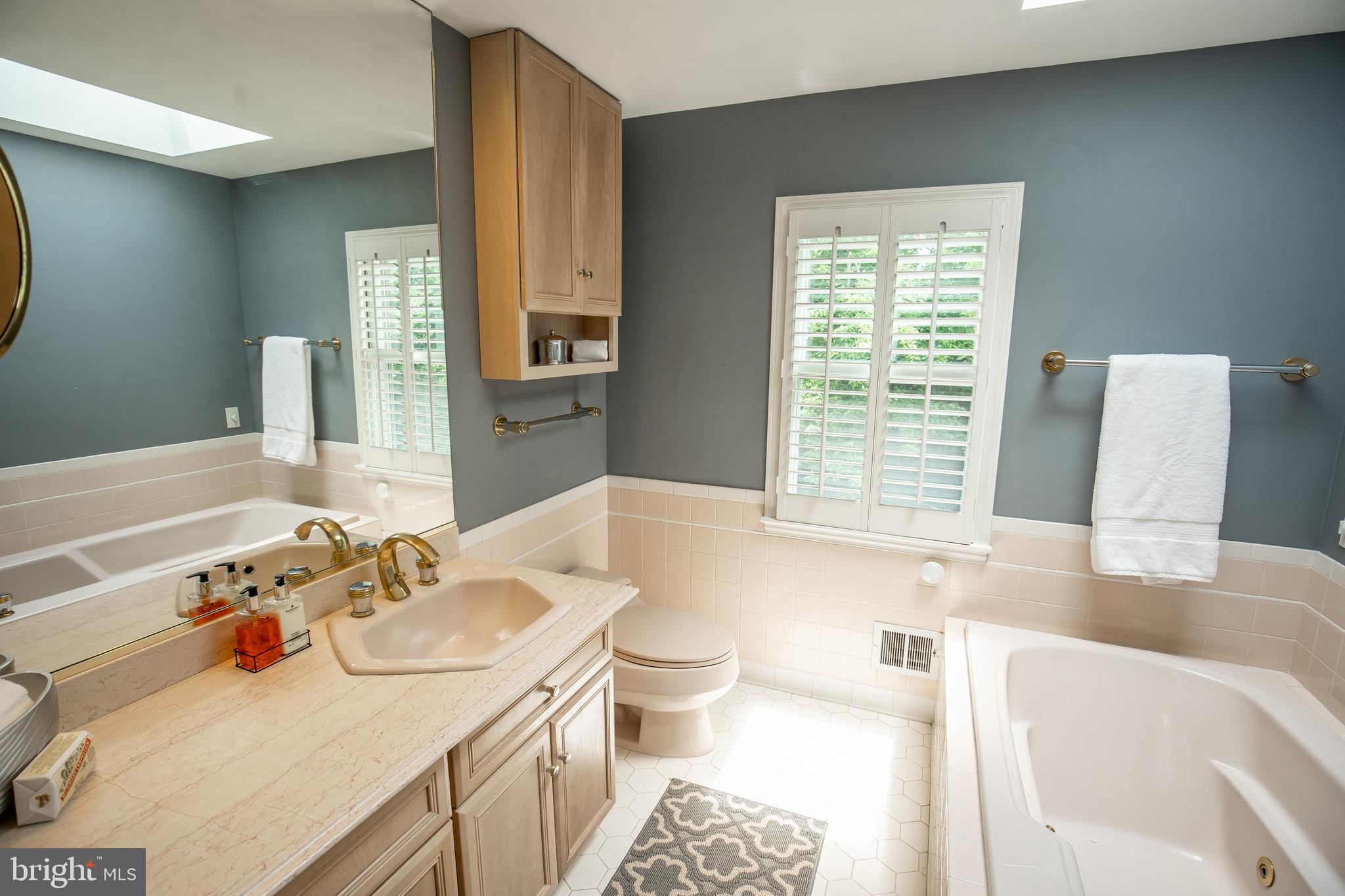 11105 Old Coach Road Potomac, MD 20854 - Photo 17 of 24 Hall Bath