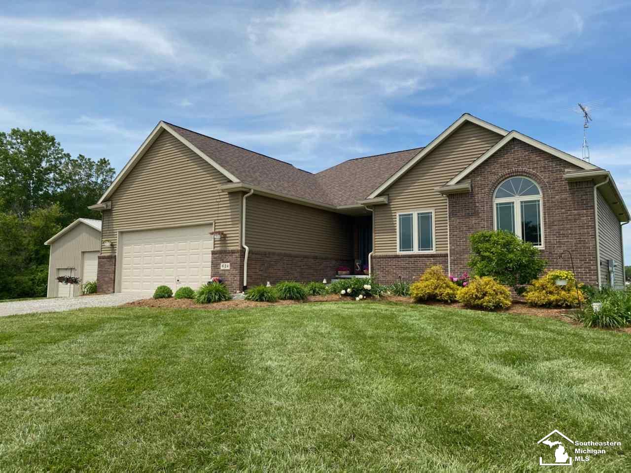 624 West Vienna Road Temperance, MI 48182 - Photo 1 of 6