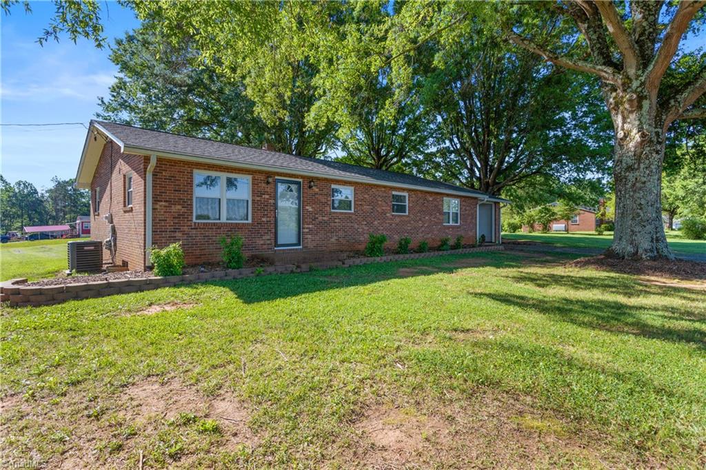 1832 Falcon Road East Bend, NC 27018 - Photo 3 of 32 Gallery Image 3