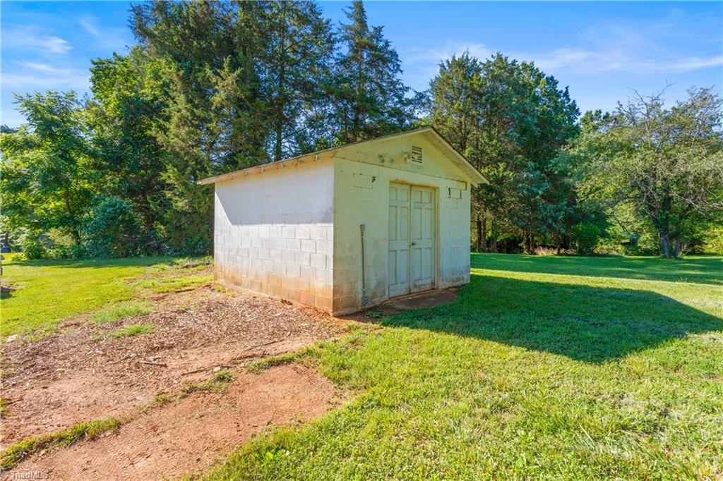 1832 Falcon Road East Bend, NC 27018 - Photo 31 of 32 Gallery Image 31