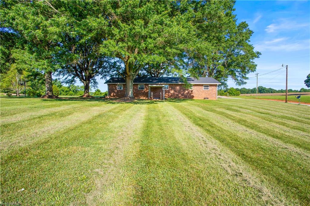 1832 Falcon Road East Bend, NC 27018 - Photo 5 of 32 Gallery Image 5