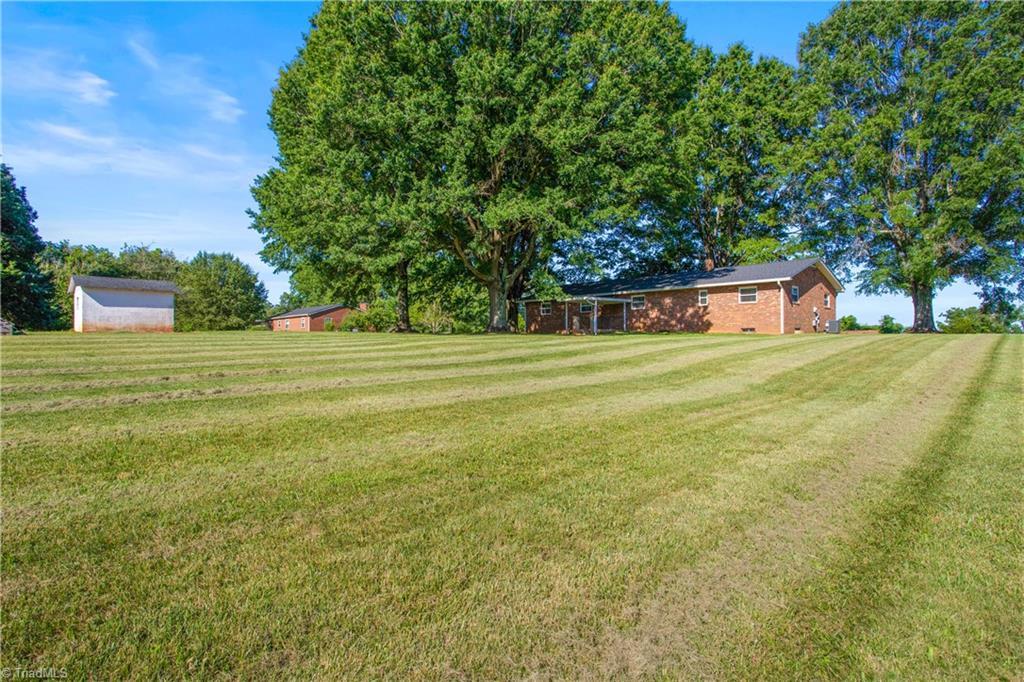1832 Falcon Road East Bend, NC 27018 - Photo 6 of 32 Gallery Image 6