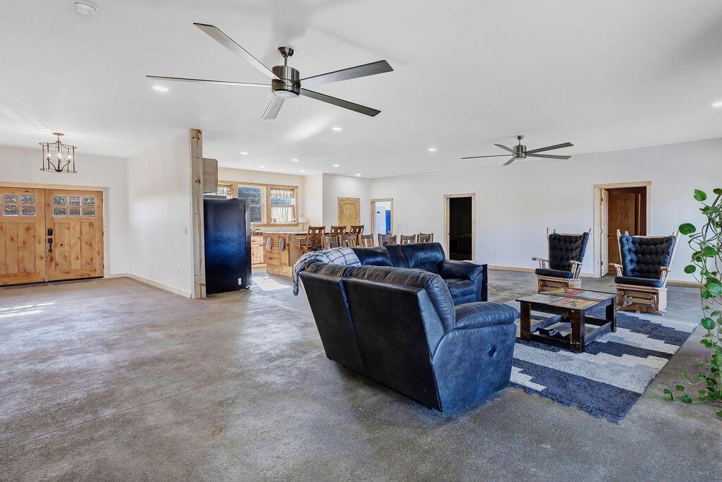4550 Marietta Road Southwest Junction City, OH 43748 - Photo 7 of 45 Great Room