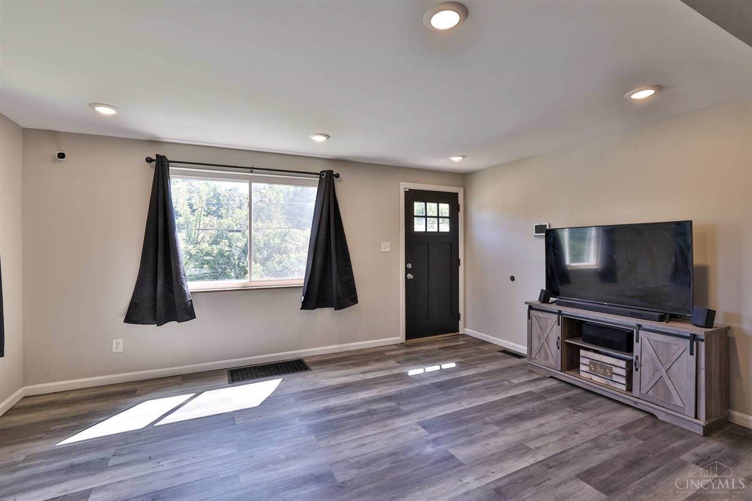 6846 Taylor Road Cincinnati, OH 45248 - Photo 4 of 21