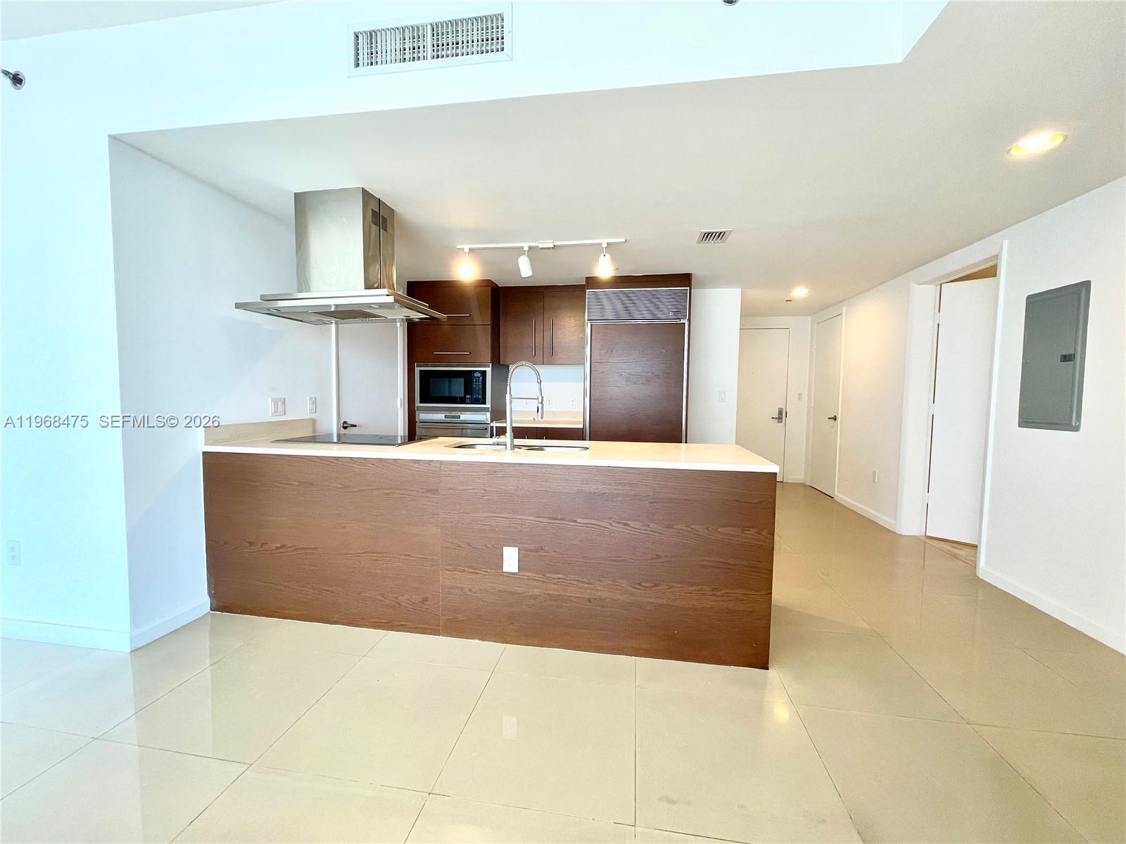 495 Brickell Avenue, Unit 3011 Miami, FL 33131 - Photo 2 of 29