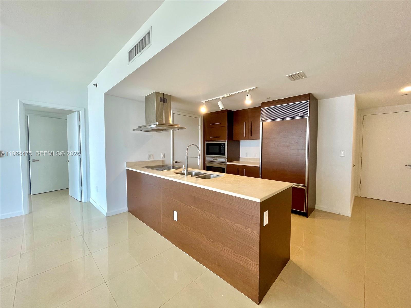 495 Brickell Avenue, Unit 3011 Miami, FL 33131 - Photo 3 of 29