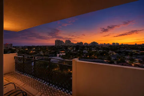 $289,900 | 401 Golden Isles Drive, Unit 1009, Hallandale Beach, FL 33009