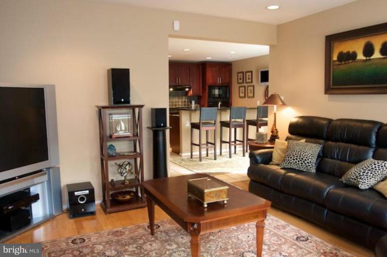 2118 South Bay Lane Reston, VA 20191 - Photo 5 of 26 Family Room