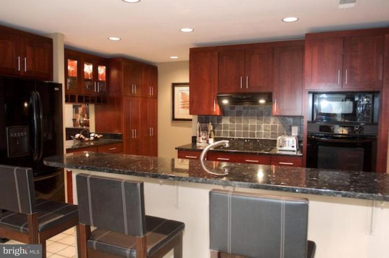 2118 South Bay Lane Reston, VA 20191 - Photo 6 of 26 Kitchen