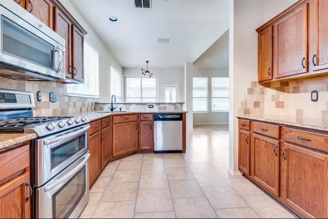 $450,000 | 400 Granite Court, Euless, TX 76040