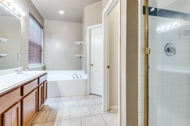 $450,000 | 400 Granite Court, Euless, TX 76040