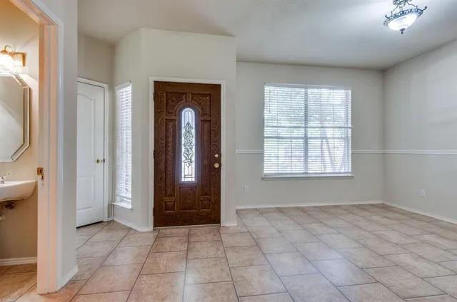 $450,000 | 400 Granite Court, Euless, TX 76040