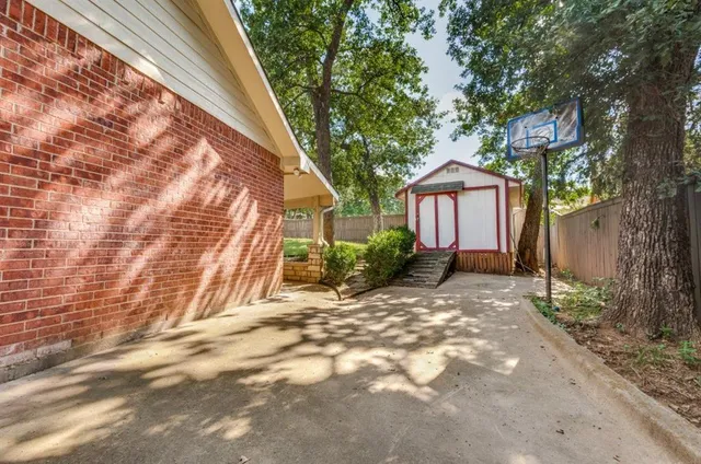 $450,000 | 400 Granite Court, Euless, TX 76040