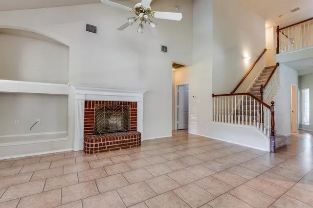 $450,000 | 400 Granite Court, Euless, TX 76040