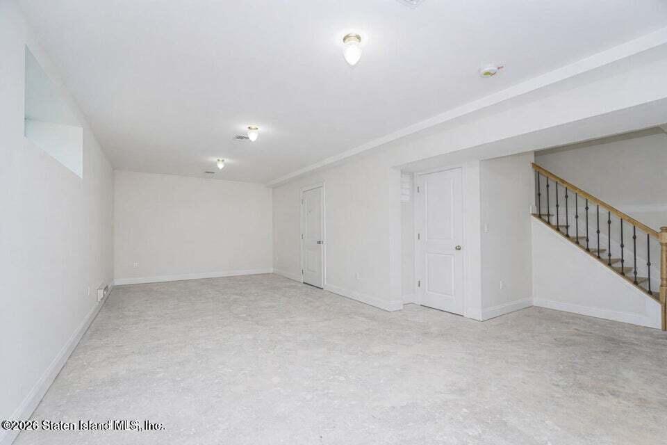 556 Drumgoole Road East Staten Island, NY 10312 - Photo 20 of 52 20