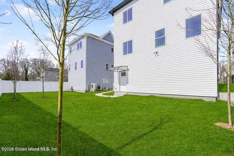 556 Drumgoole Road East Staten Island, NY 10312 - Photo 26 of 52 26
