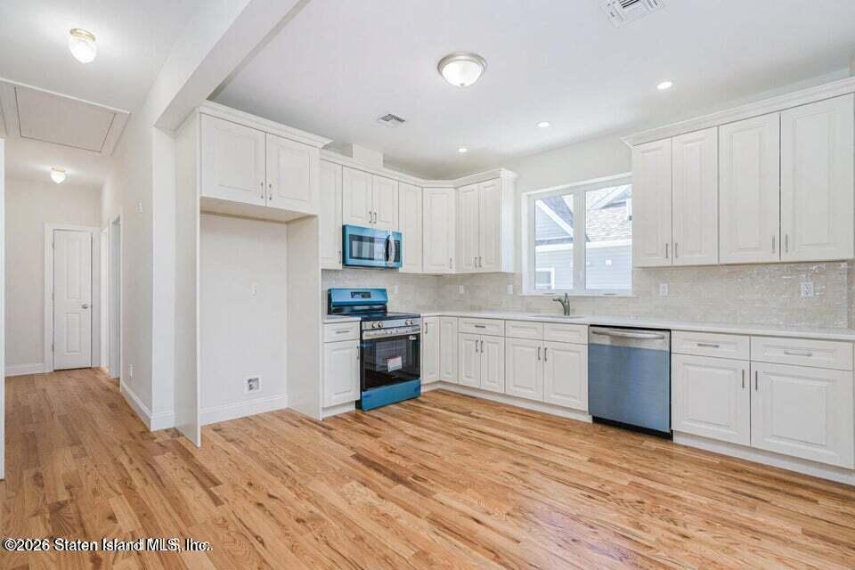 556 Drumgoole Road East Staten Island, NY 10312 - Photo 30 of 52 30