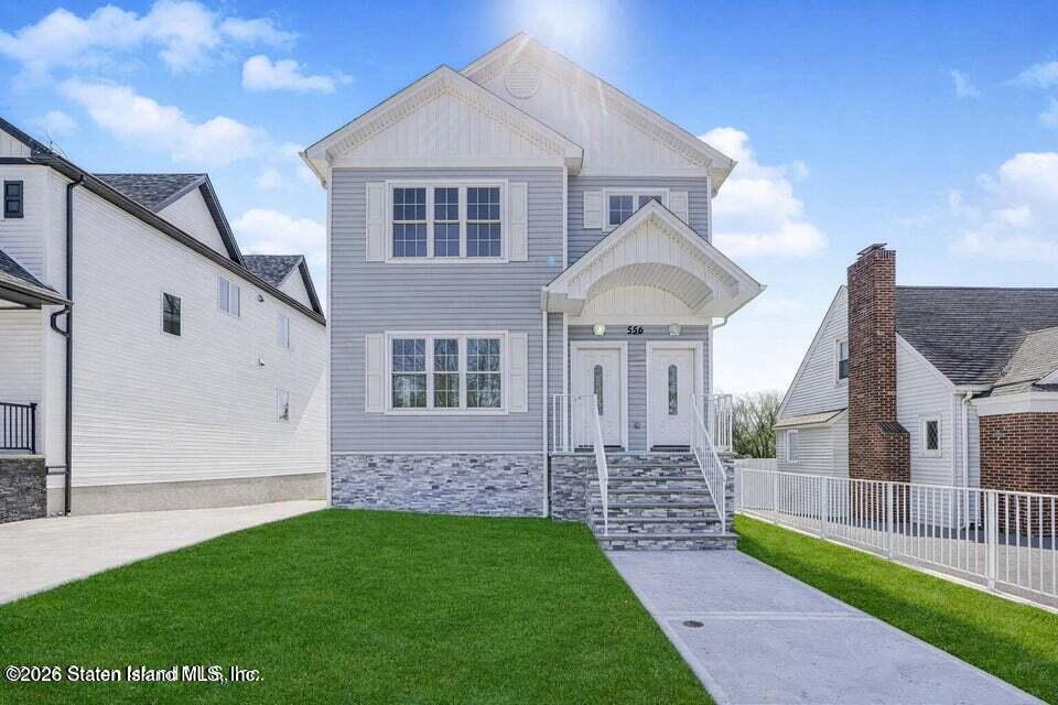 556 Drumgoole Road East Staten Island, NY 10312 - Photo 3 of 52 2