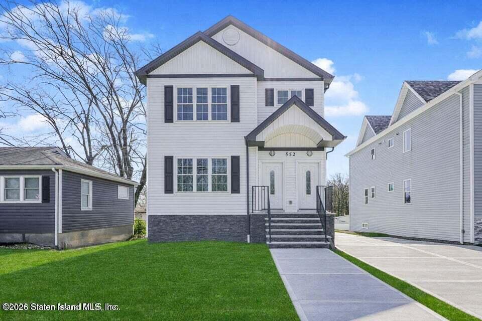 556 Drumgoole Road East Staten Island, NY 10312 - Photo 6 of 52 5