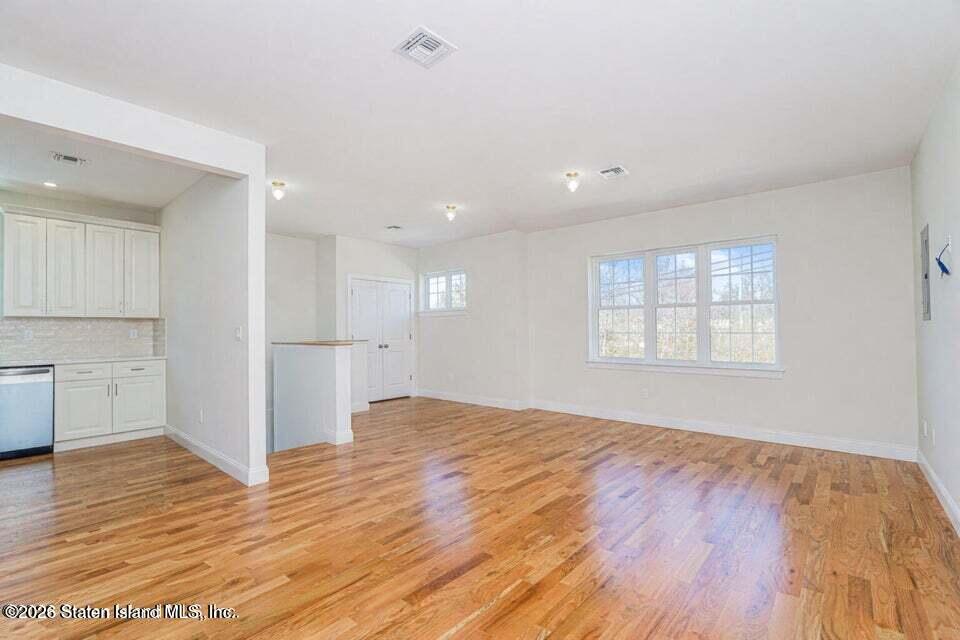 556 Drumgoole Road East Staten Island, NY 10312 - Photo 8 of 52 8