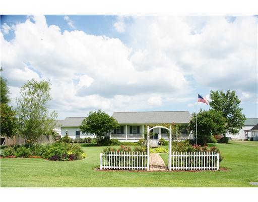 415 Eagle Drive Raceland, LA 70394 - Photo 2 of 17 Gallery Image 2