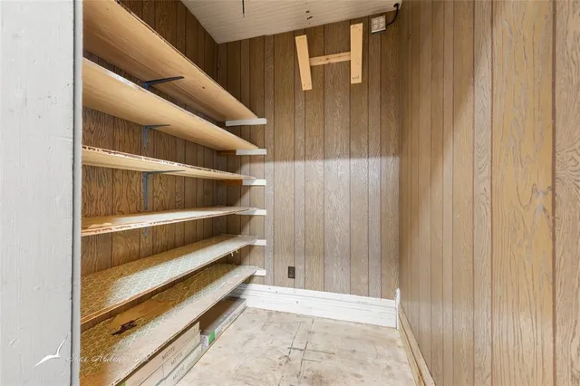 a view of walk in closet